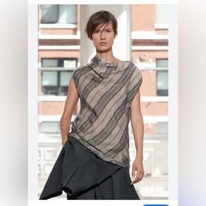 Striped Draped Top ZW Collection. Sleeveless Top Black and Brown. Size M